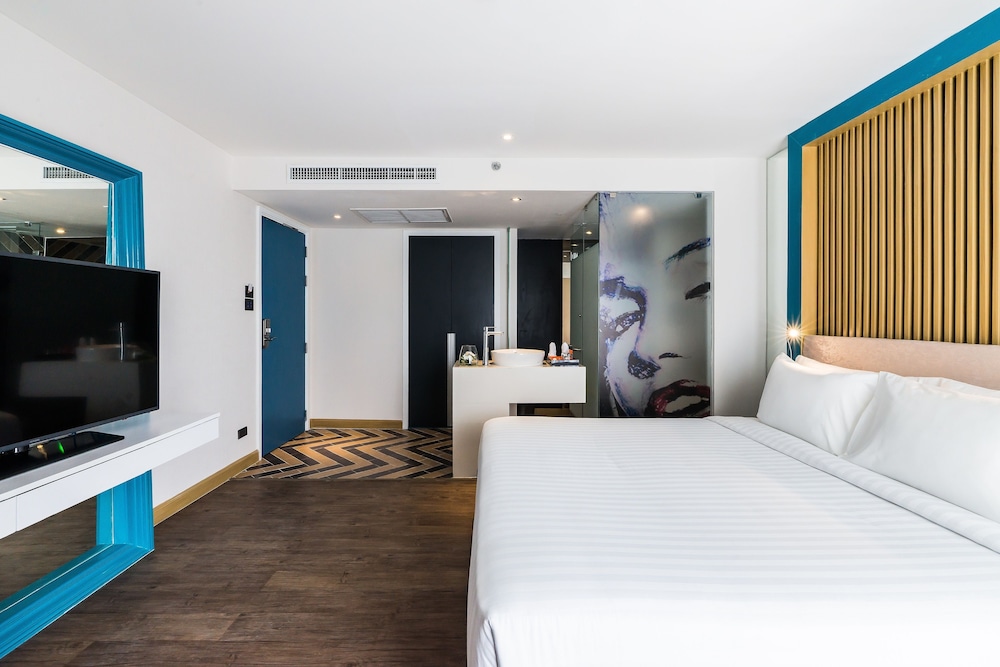 Room, City View, No Balcony