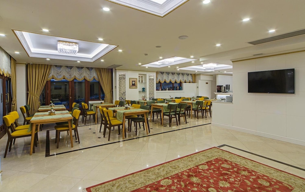Grand Naki Hotel 30/44