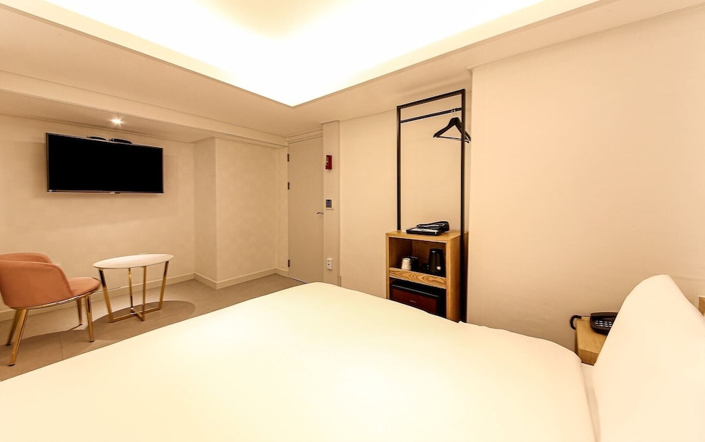Busan Seomyeon Business Hotel J7 9/20