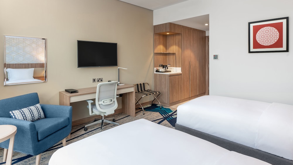 هوليداي إن آند سويتس - الجبيل(Holiday Inn & Suites Al Jubail) 17/72