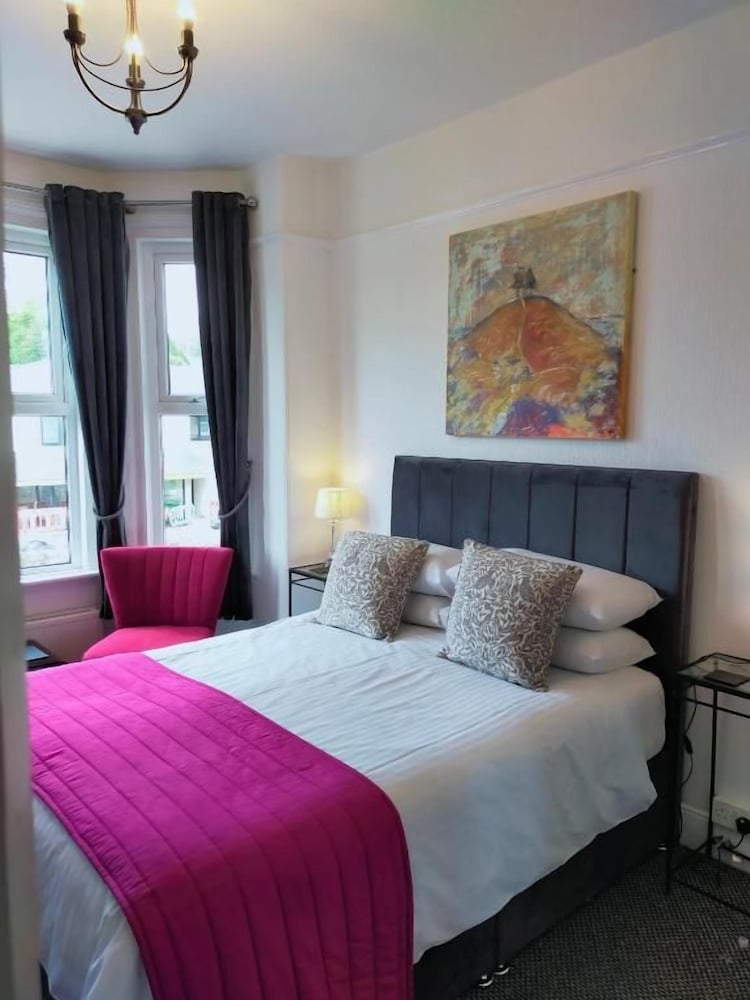 The Groveside Guest House 6/48