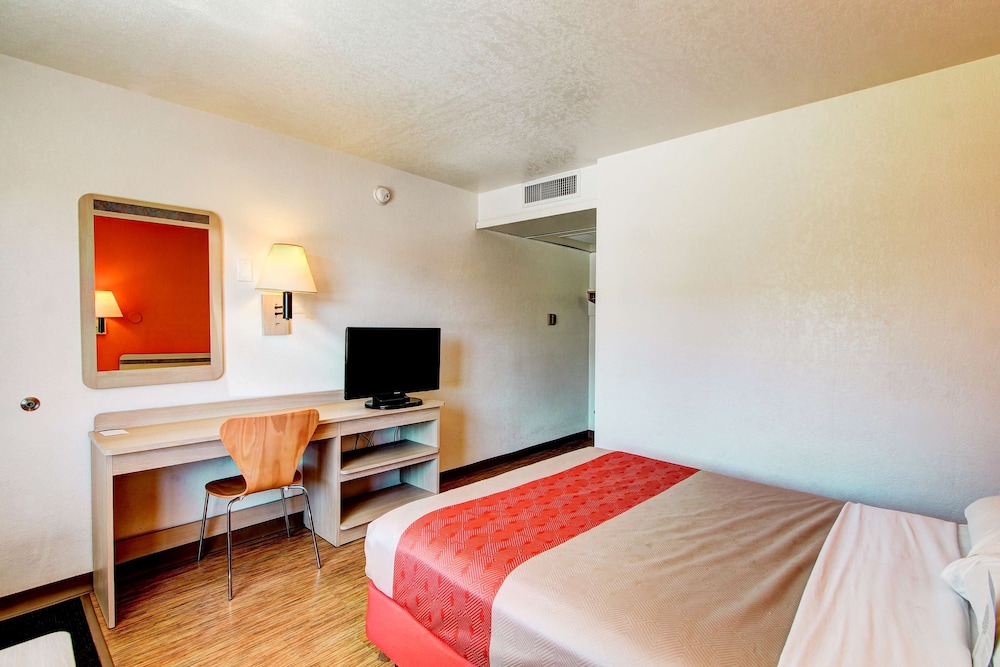 DELUXE, QUEEN BED, ACCESSIBLE