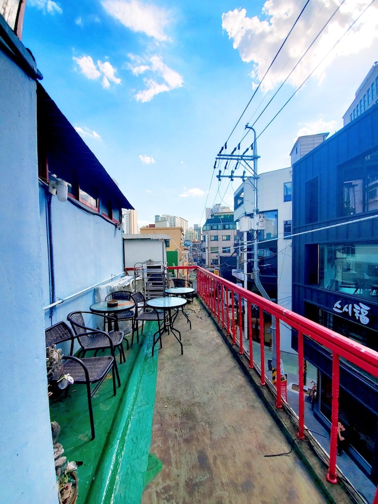 Naru Hostel 60/61