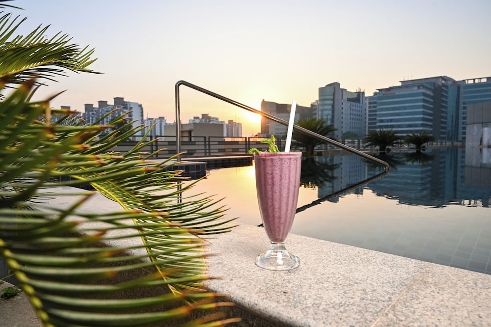 Alivaa Hotel Gurugram Sohna Road 55/60
