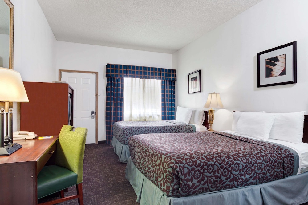 Days Inn by Wyndham Federal Way 9/40
