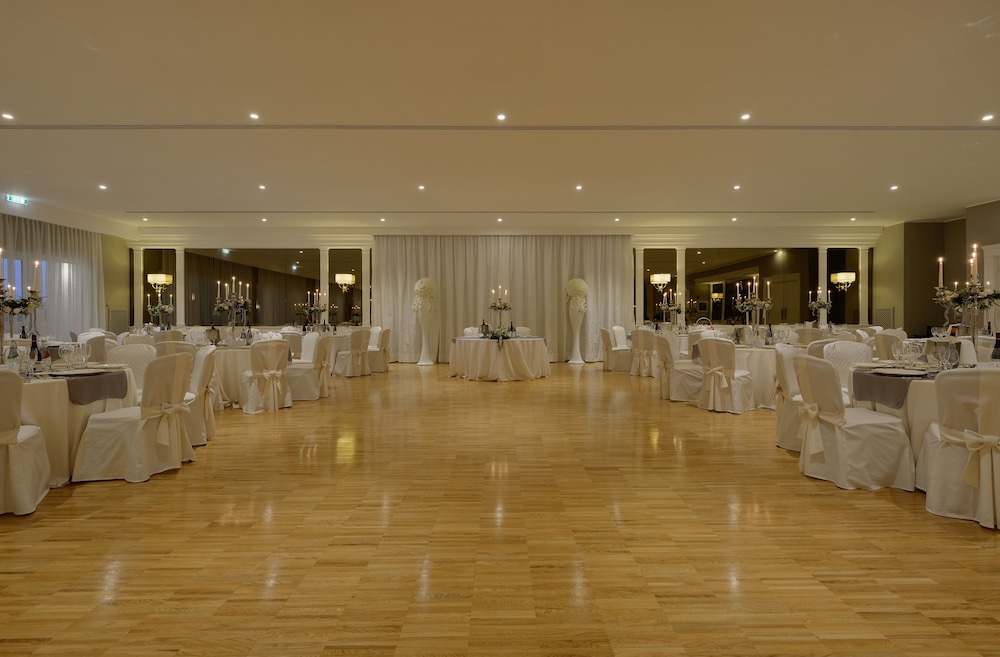 Savoy Beach Hotel 24/50