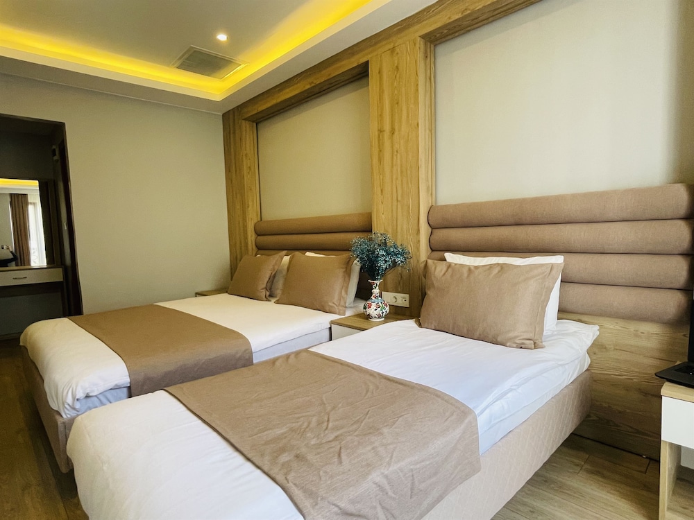 Zem Hotel 11/45