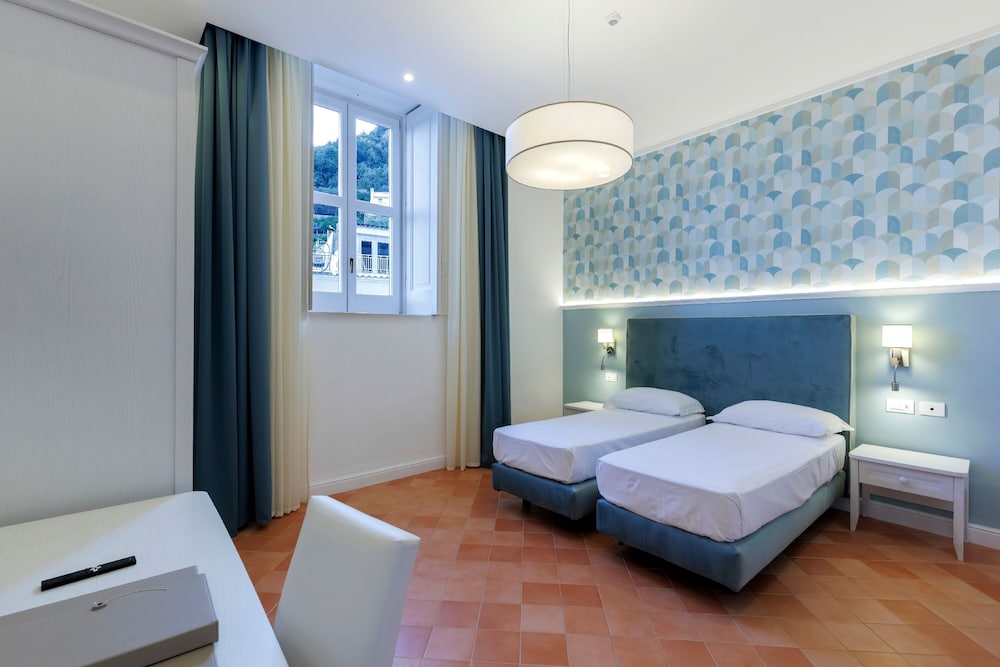 غرفة كلاسيكية ثلاثية، D'Amalfi Hospitality 3/9