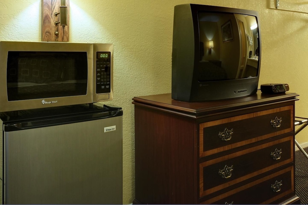 Americas Best Value Inn Comanche 9/12