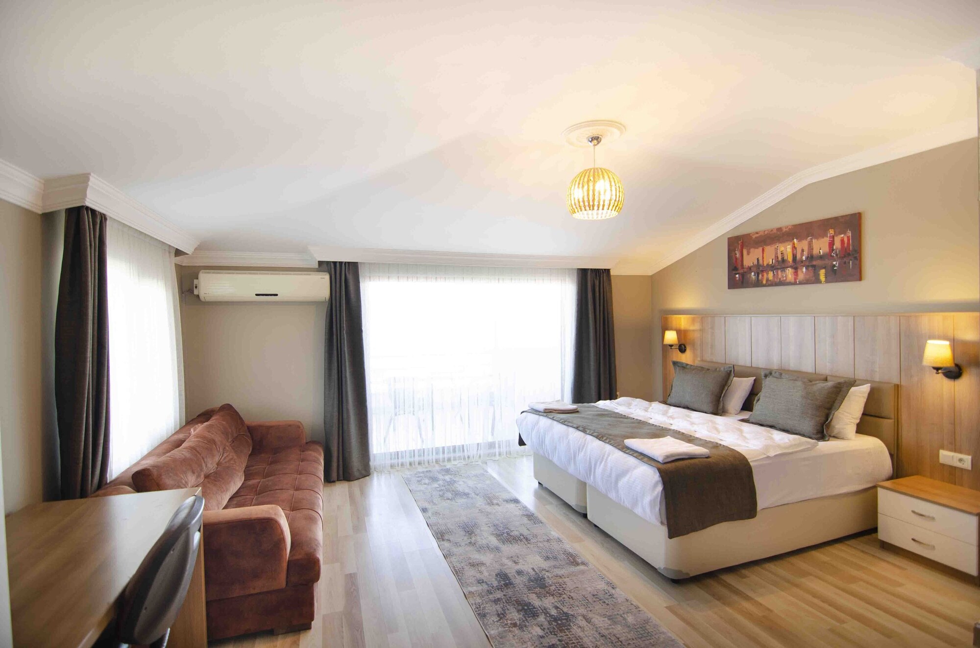 DELUXE, PENTHOUSE