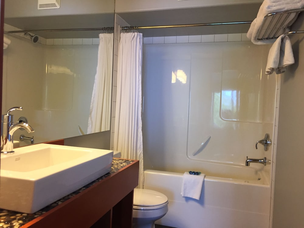Kingfisher Oceanside Resort and Spa 24/59