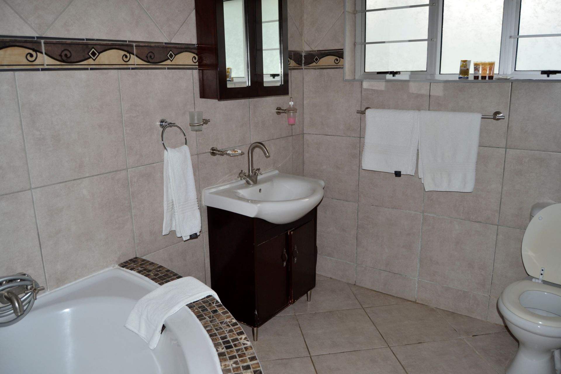 Ya Rena Guest House 16/18
