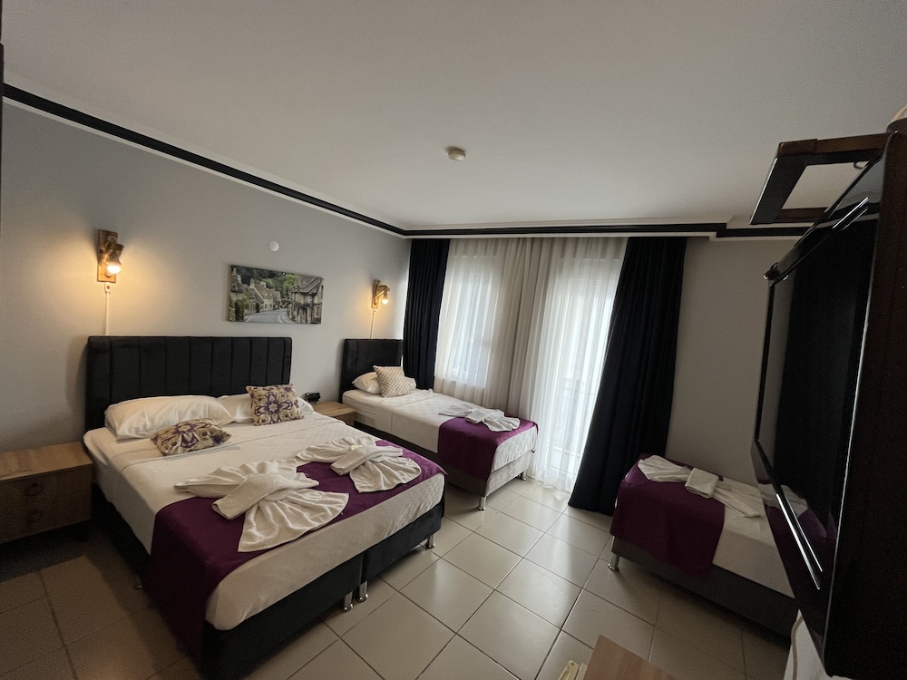 Lunay Hotel 4/33