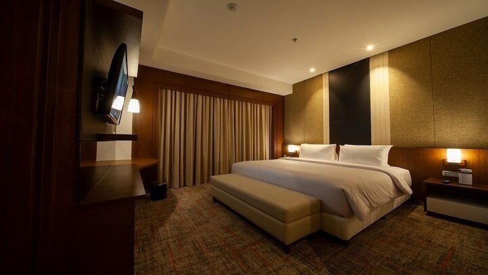 Avenzel Hotel and Convention Cibubur 9/69