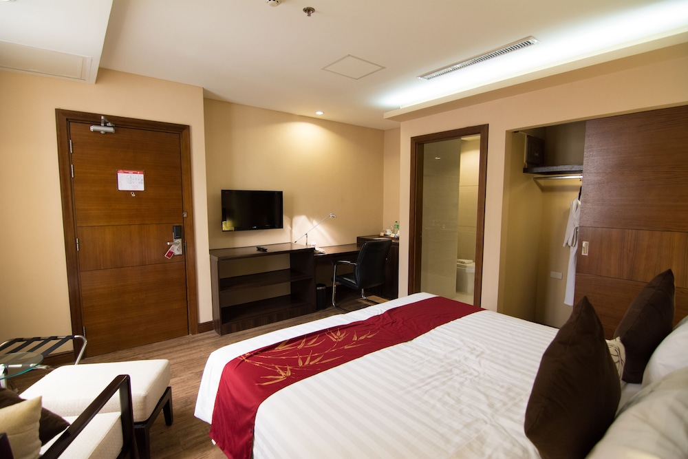 Ramada by Wyndham Manila Central 12/43