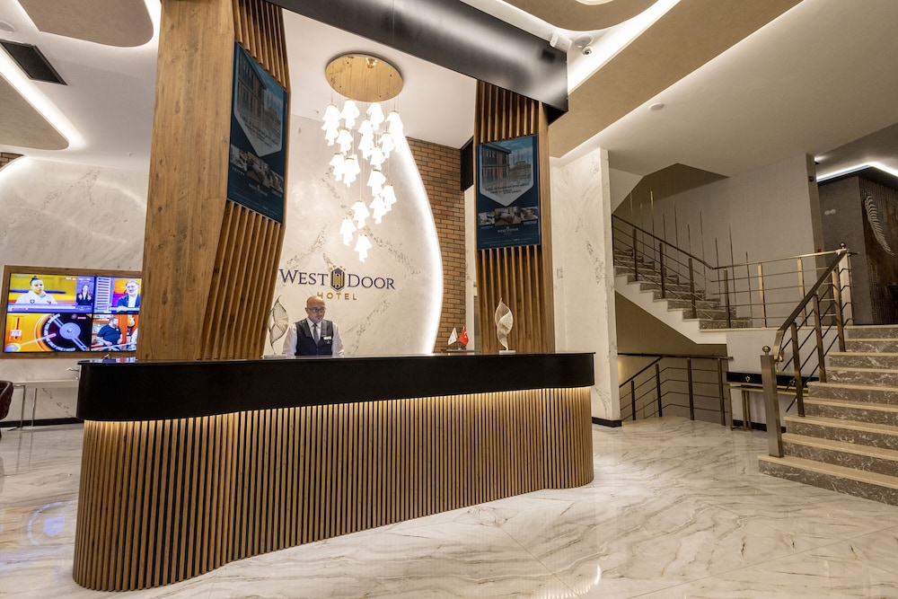 Westdoor Hotel 5/50