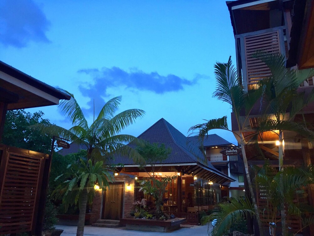 Khum Sai Ngam Hotel & Resort 4/45