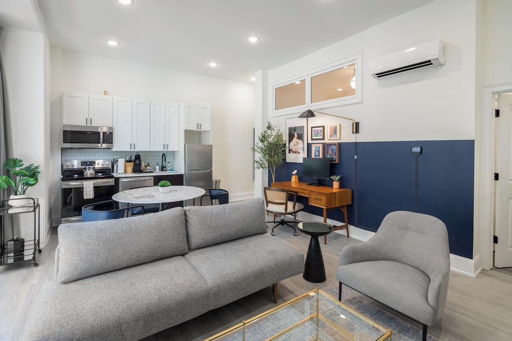 Sosuite at French Quarters - Rittenhouse Square 24/50