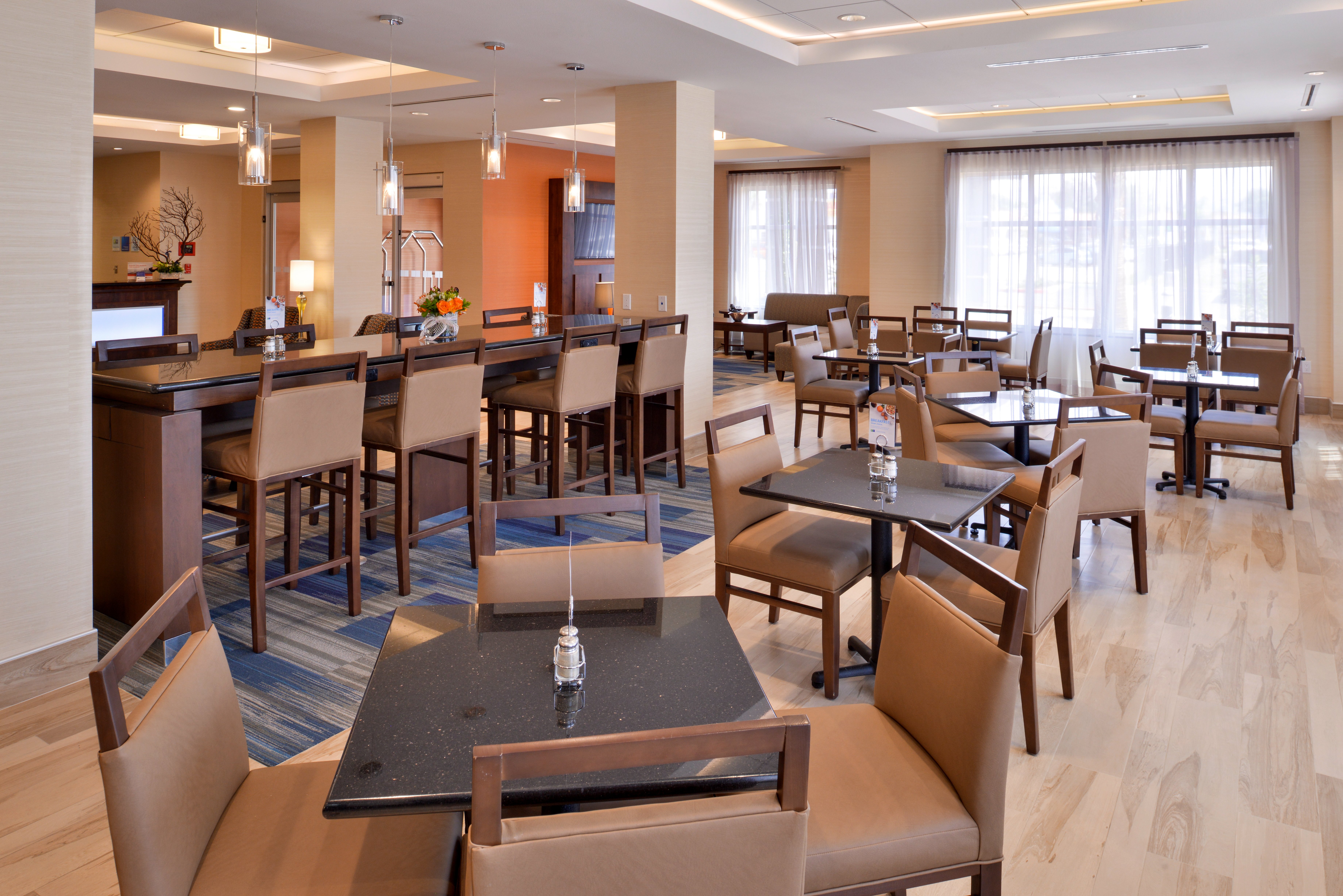 Holiday Inn Express Amp Suitesloma Linda San Bernardino S 44/63