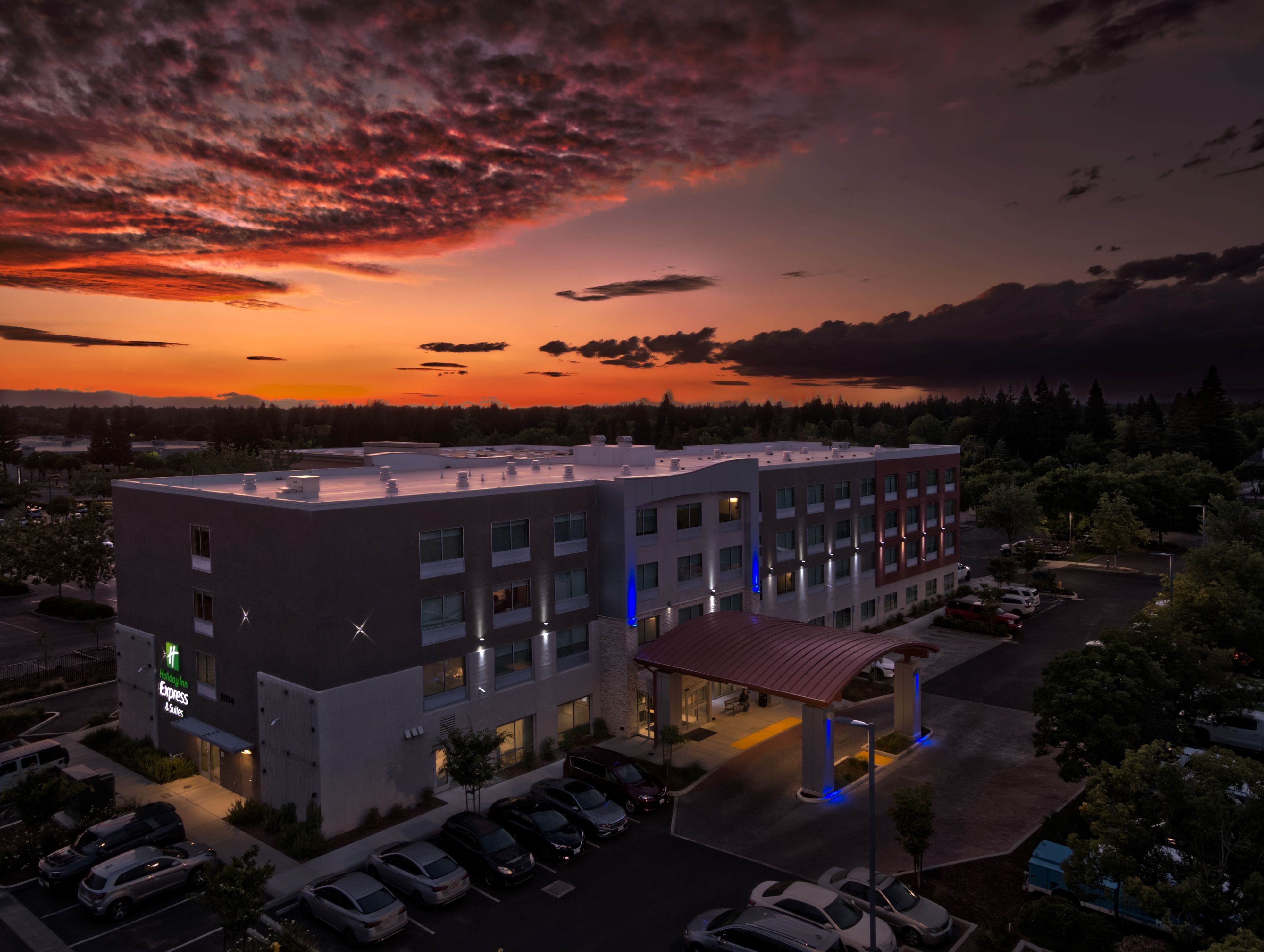 Holiday Inn Express and Suites Chico an IHG Hotel 65/66
