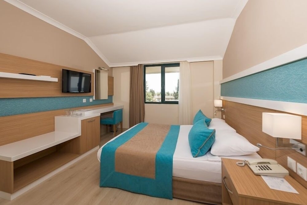 Sandy Beach Hotel 11/48