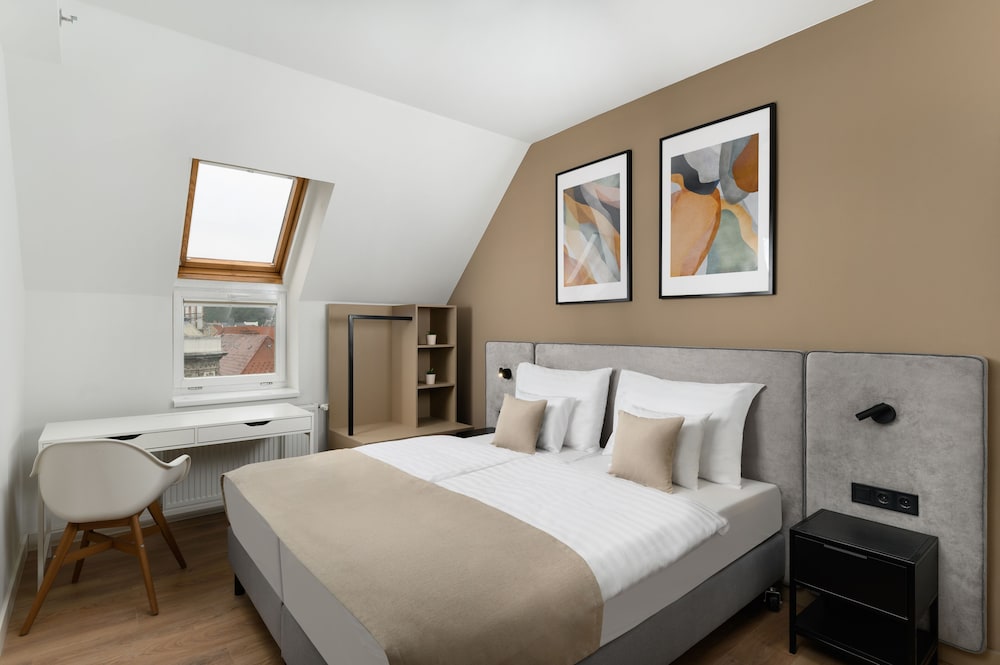 3 BEDROOMS, DELUXE, APARTMENT, TERRACE