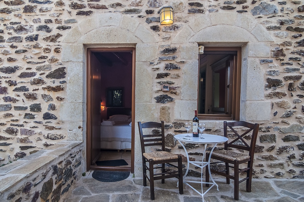 Pyrgos Petropoulaki 28/50