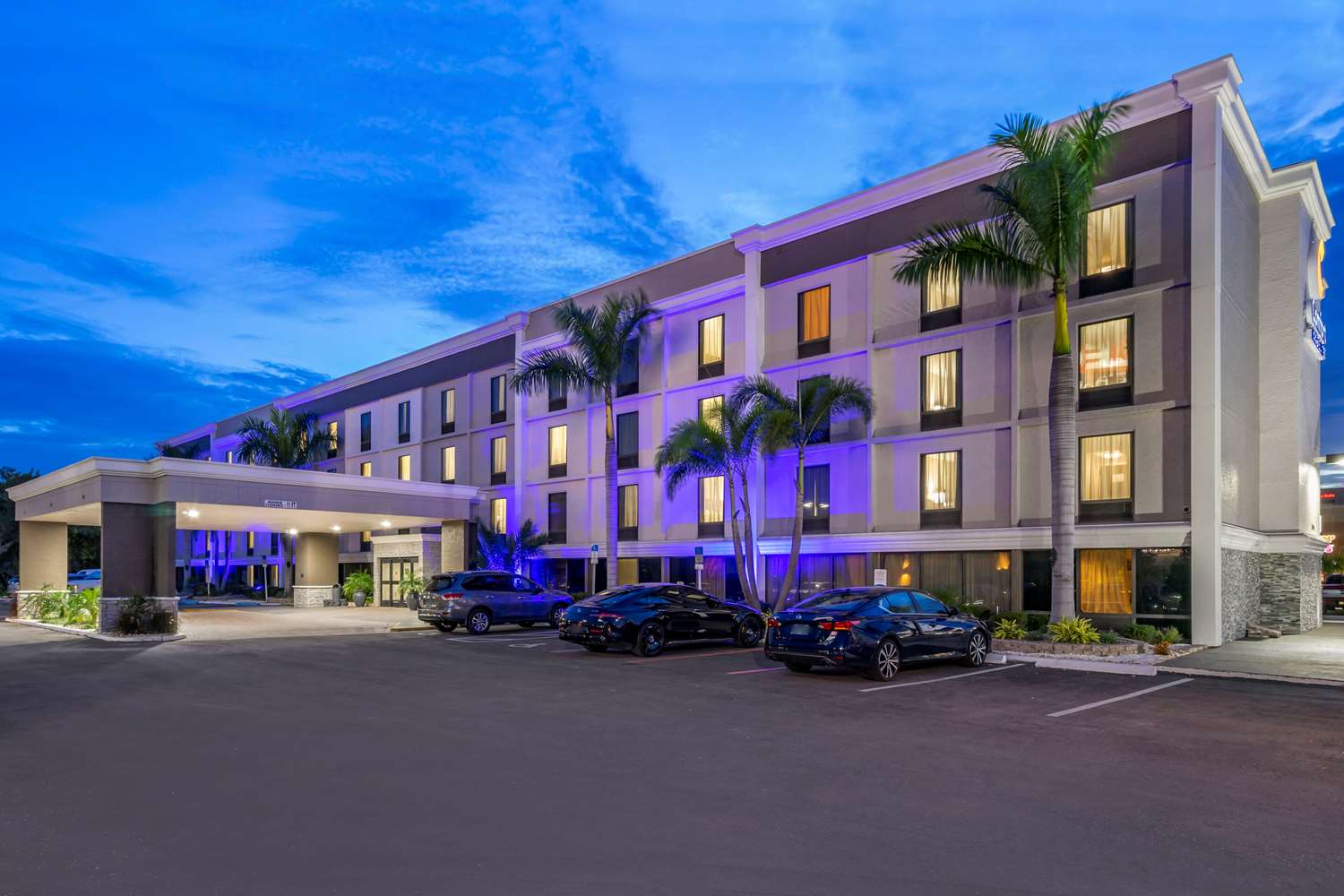 Comfort Inn & Suites St. Pete - Clearwater International Airport 40/41