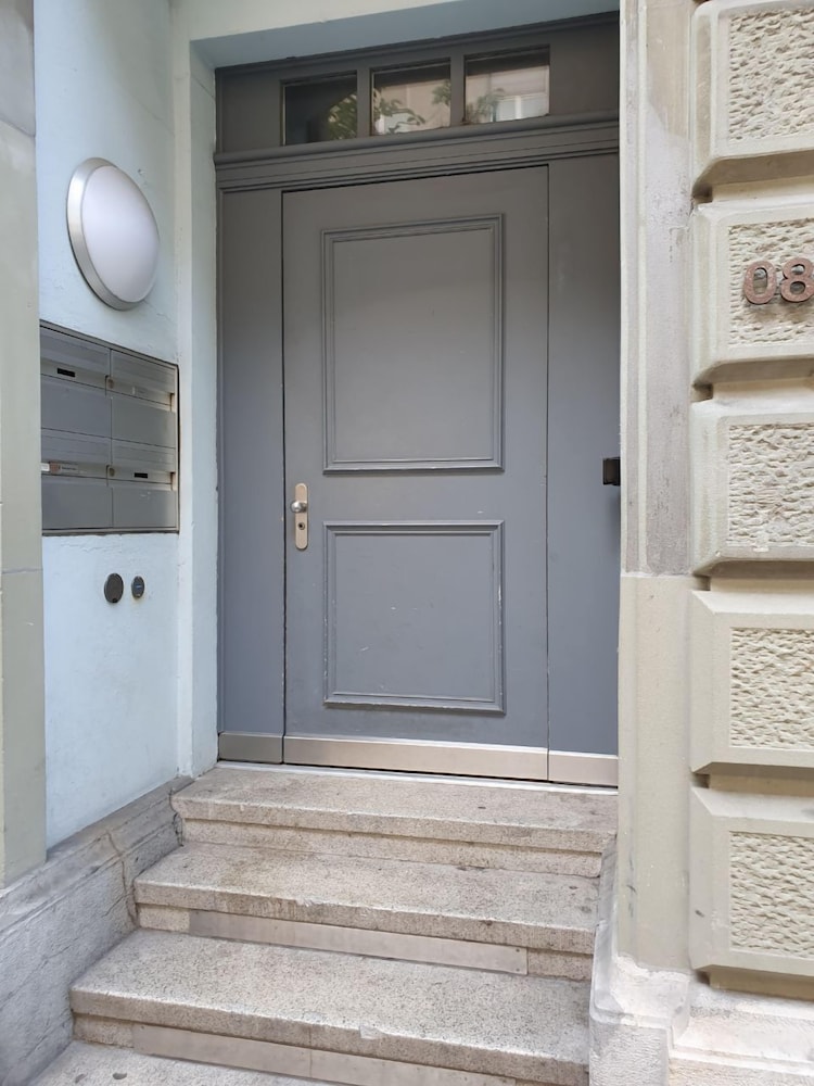 Historic City Center Apartment By Airhome 7/50