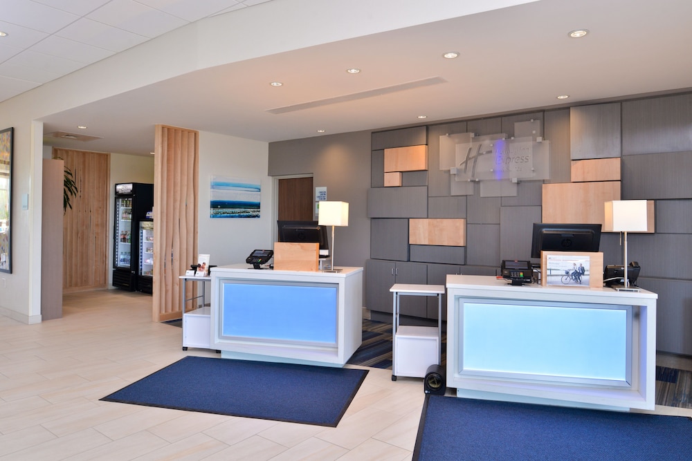 Holiday Inn Express & Suites Trinity 6/72