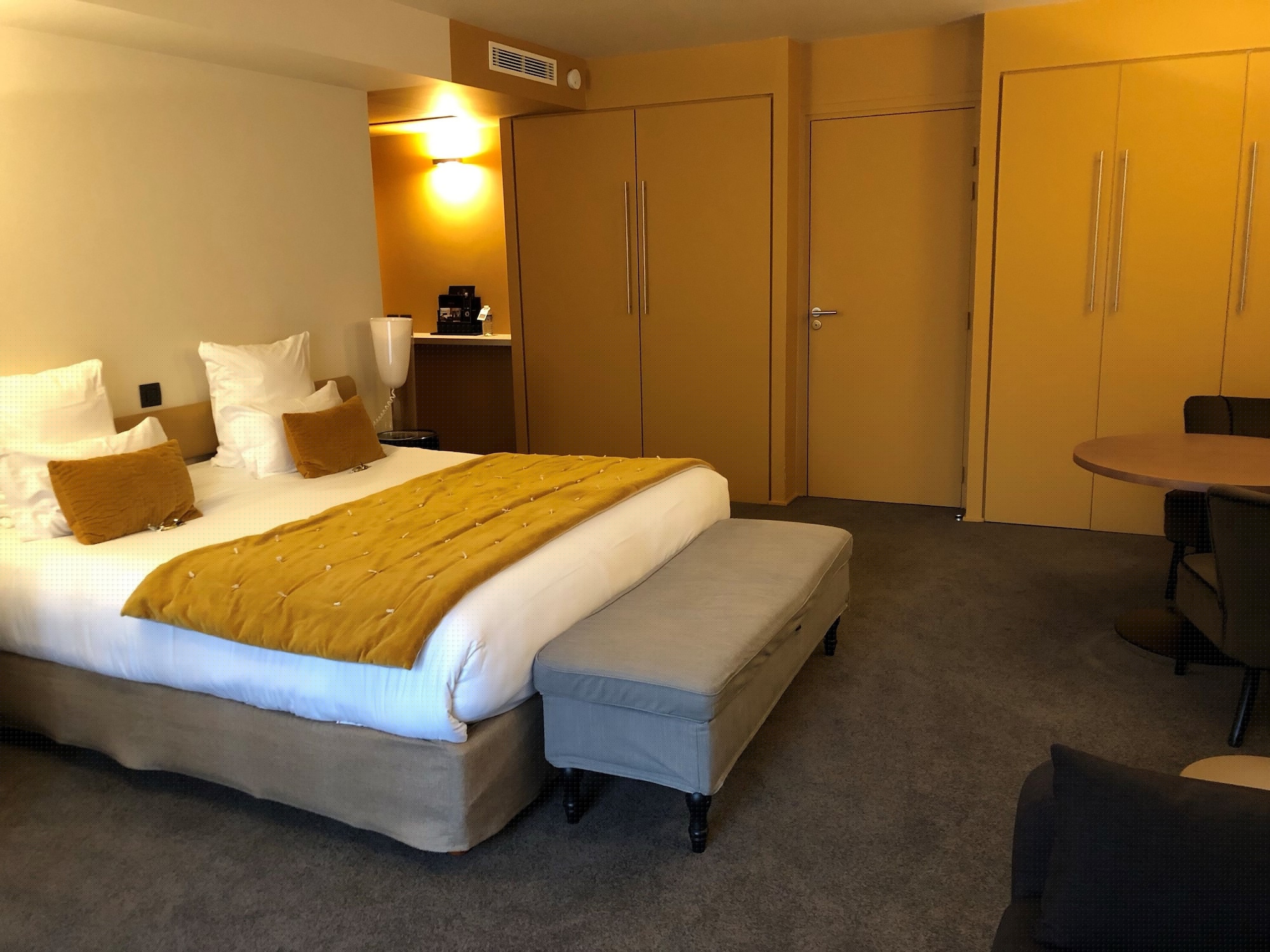 Junior Suite, Queen Bed, Sofa