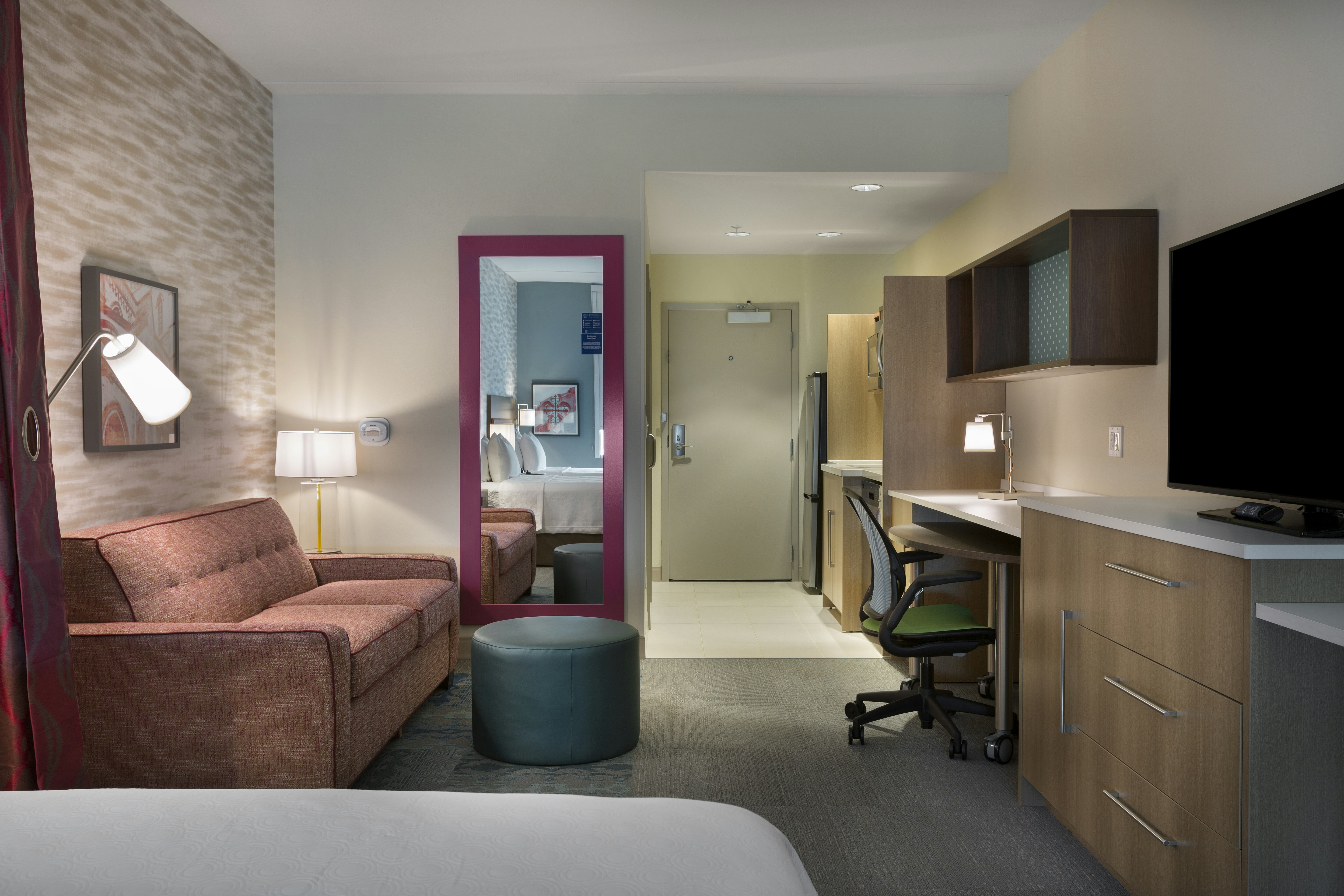 STUDIO, KING BED, ACCESSIBLE