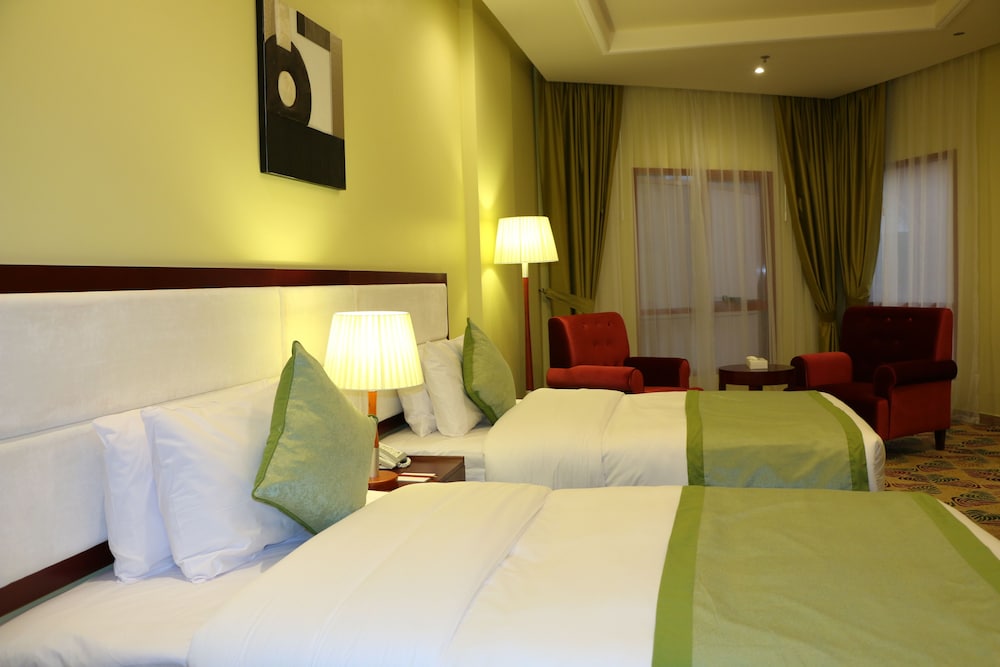 Red Castle Hotel 17/50