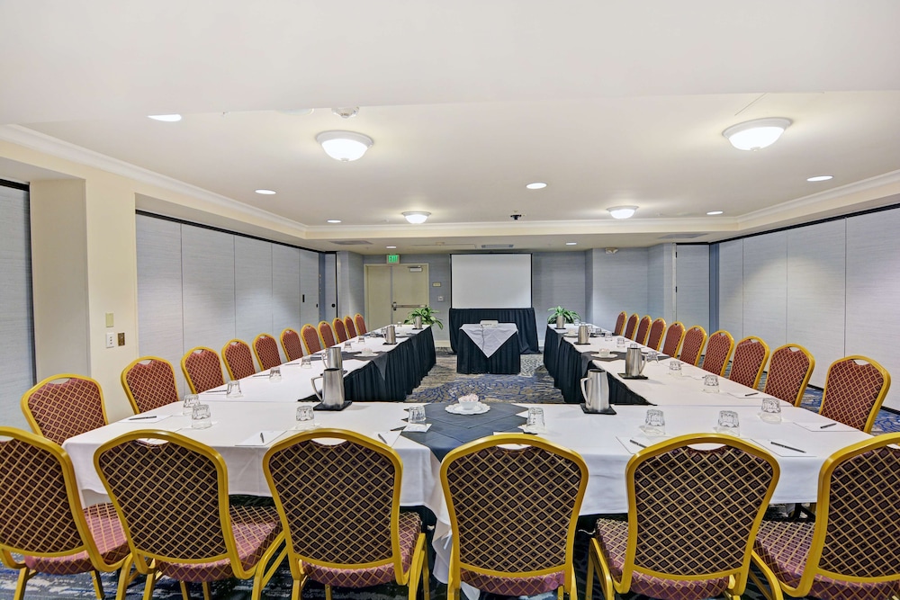 Embassy Suites Valencia 54/58