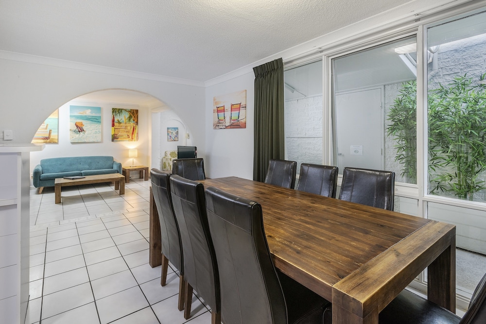 The Beach Motel Hervey Bay 50/72