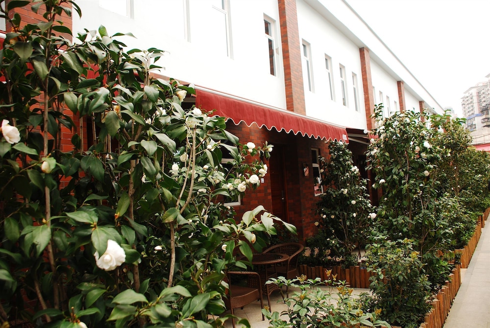 Royal Garden Hotel 35/39