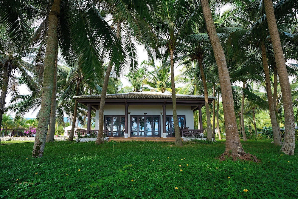 Lang Co Beach Resort 38/50