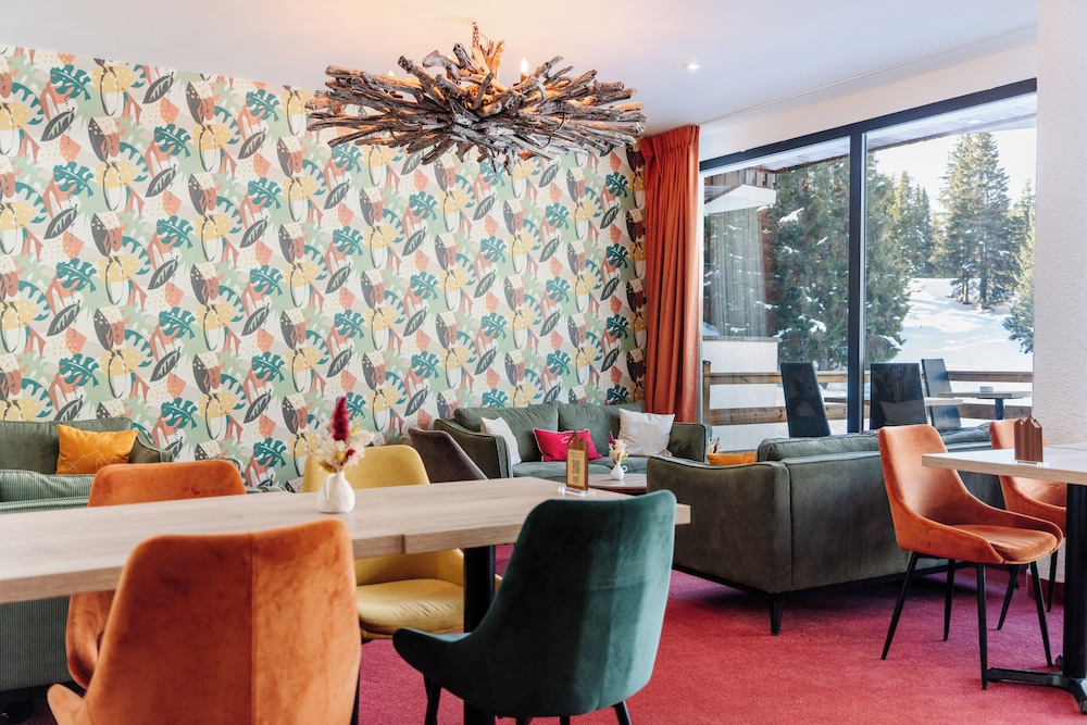 Lake Hotel Courchevel 1850 30/50