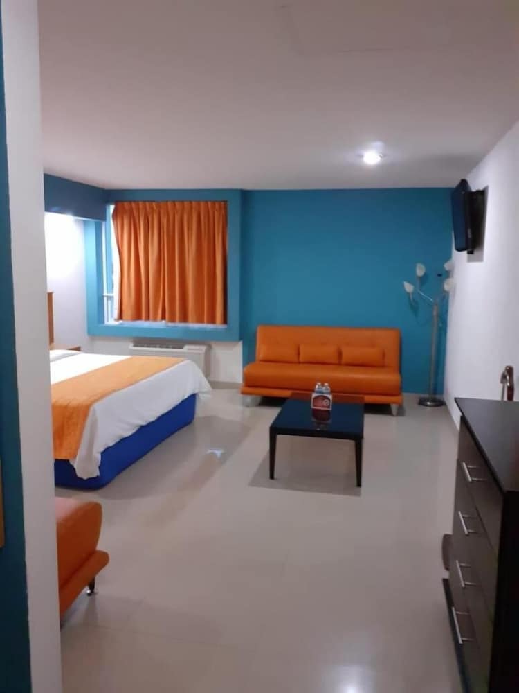 CEO Hotel Business Class 8/28