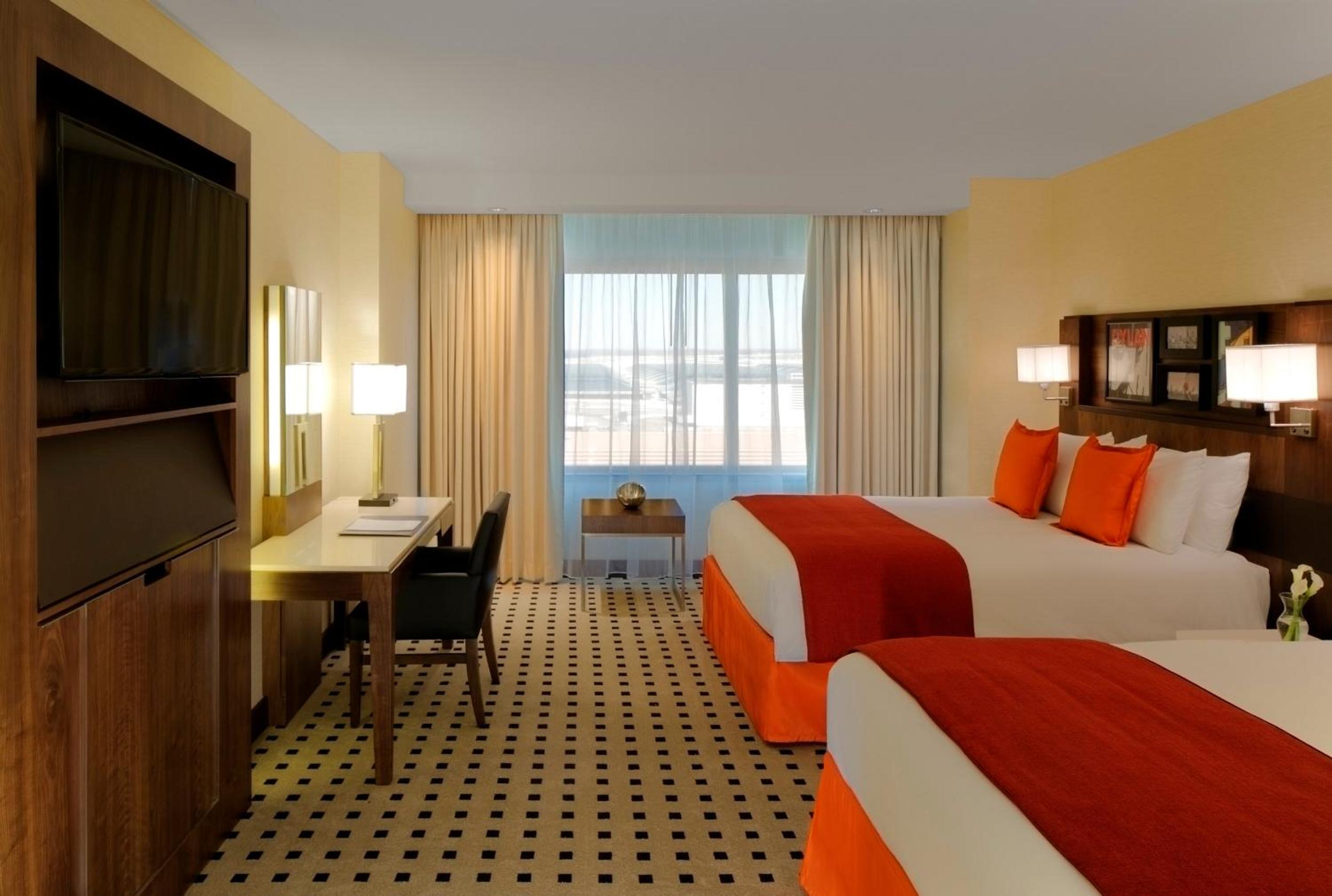 Room, 2 Queen Beds, City or Valley View