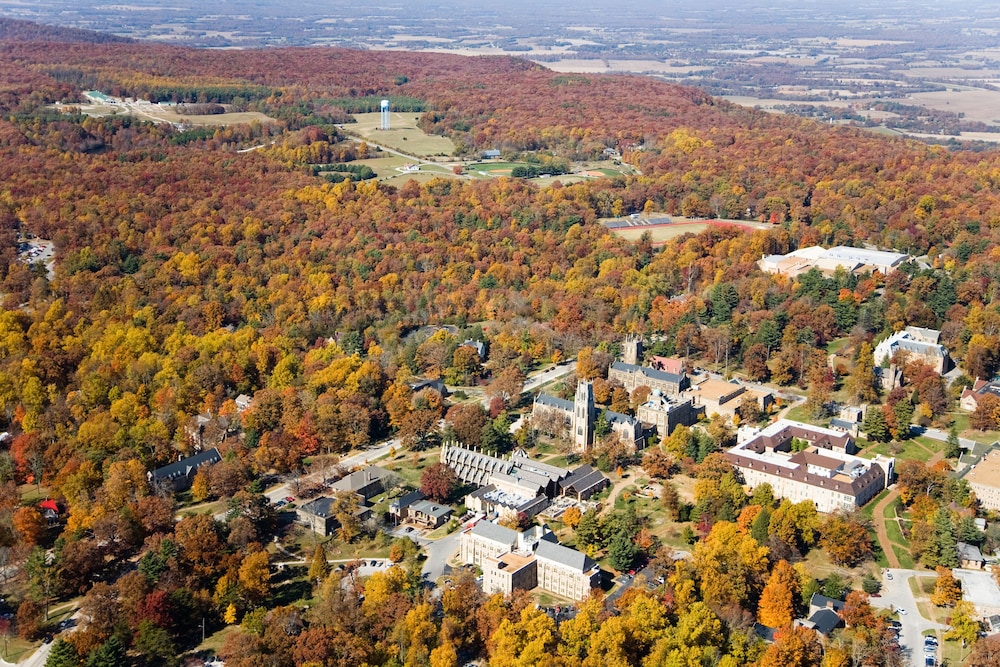 The Sewanee Inn 62/67