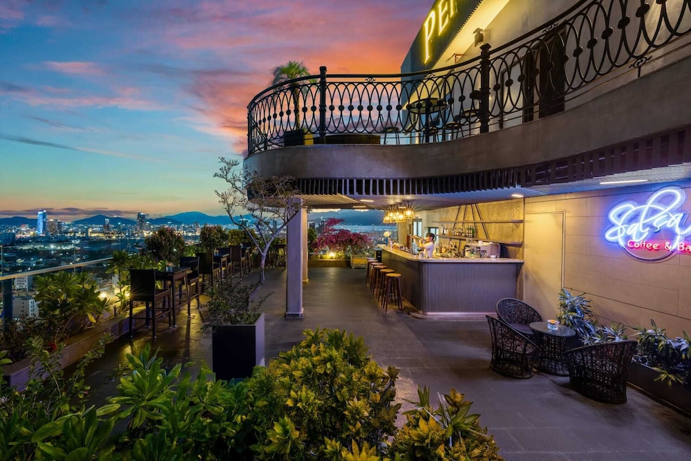 Peninsula Hotel Danang 42/48