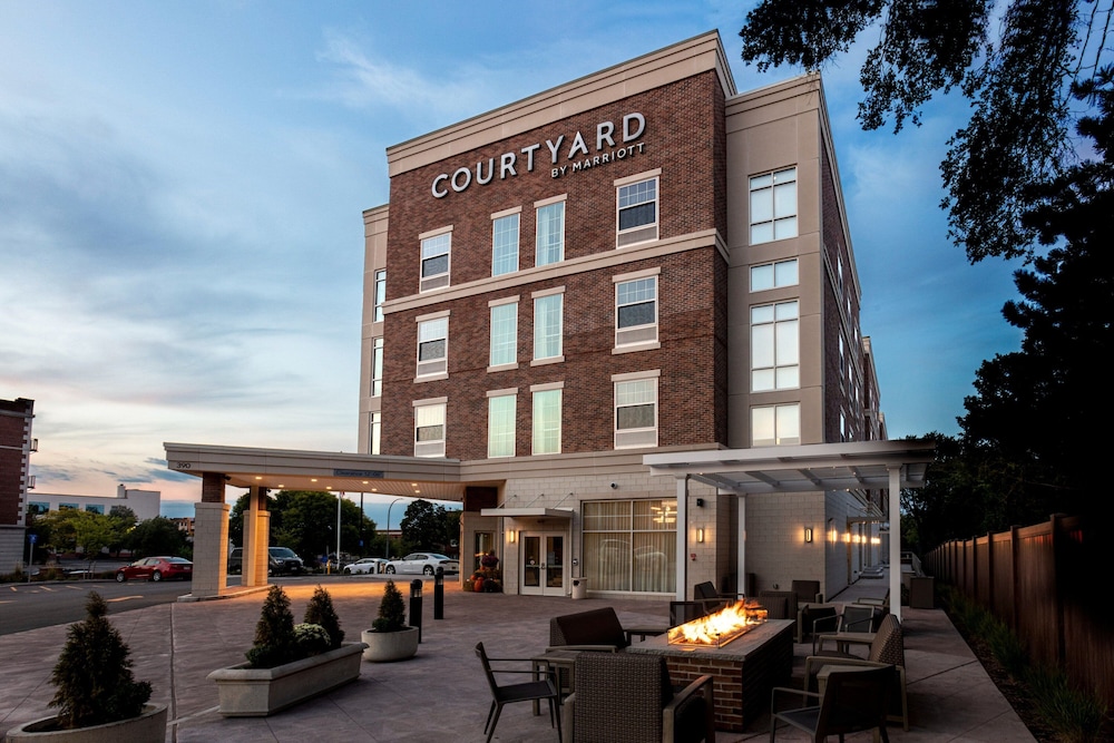 Courtyard by Marriott Rochester Downtown 1/33
