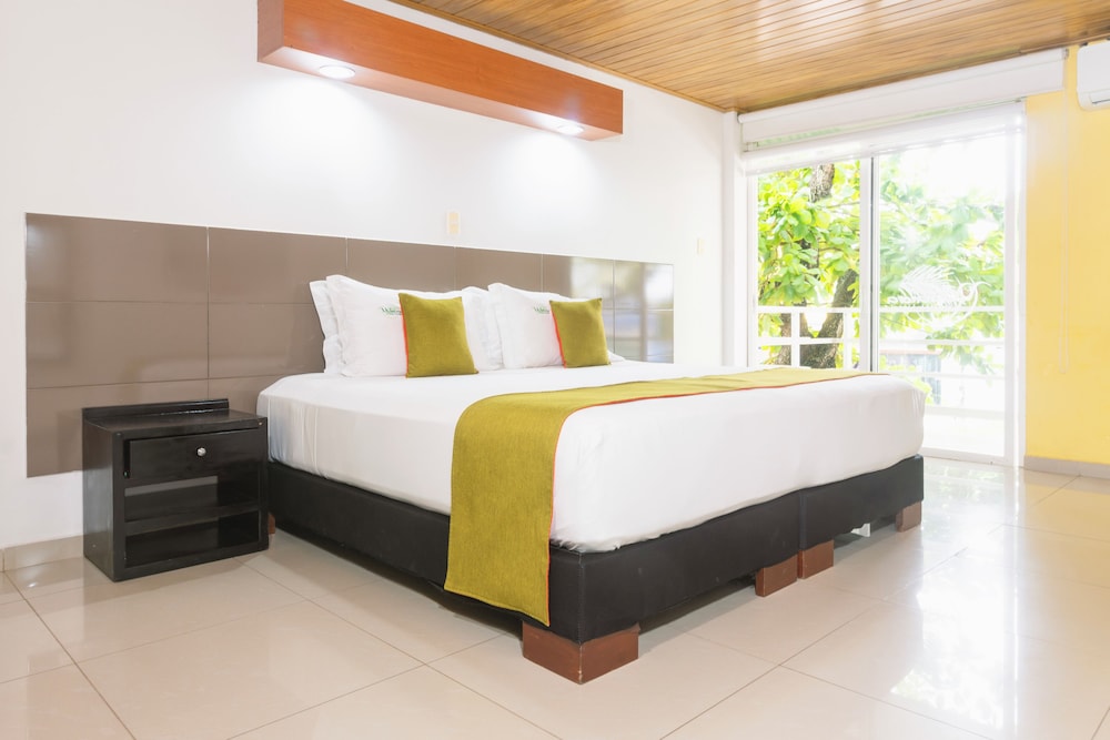 Waira Suites Hotel 25/55
