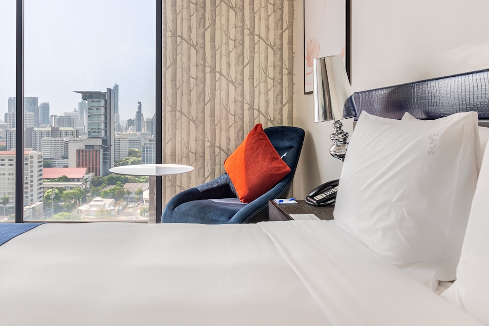 Holiday Inn Express Bangkok Siam 12/80