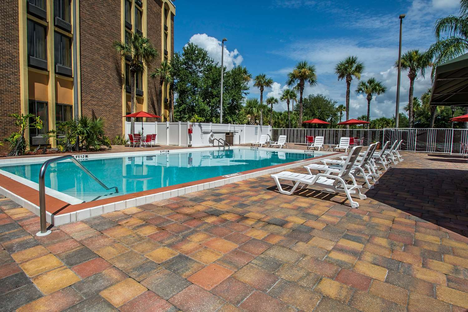 Adventure Hotel by the Parks 17/19