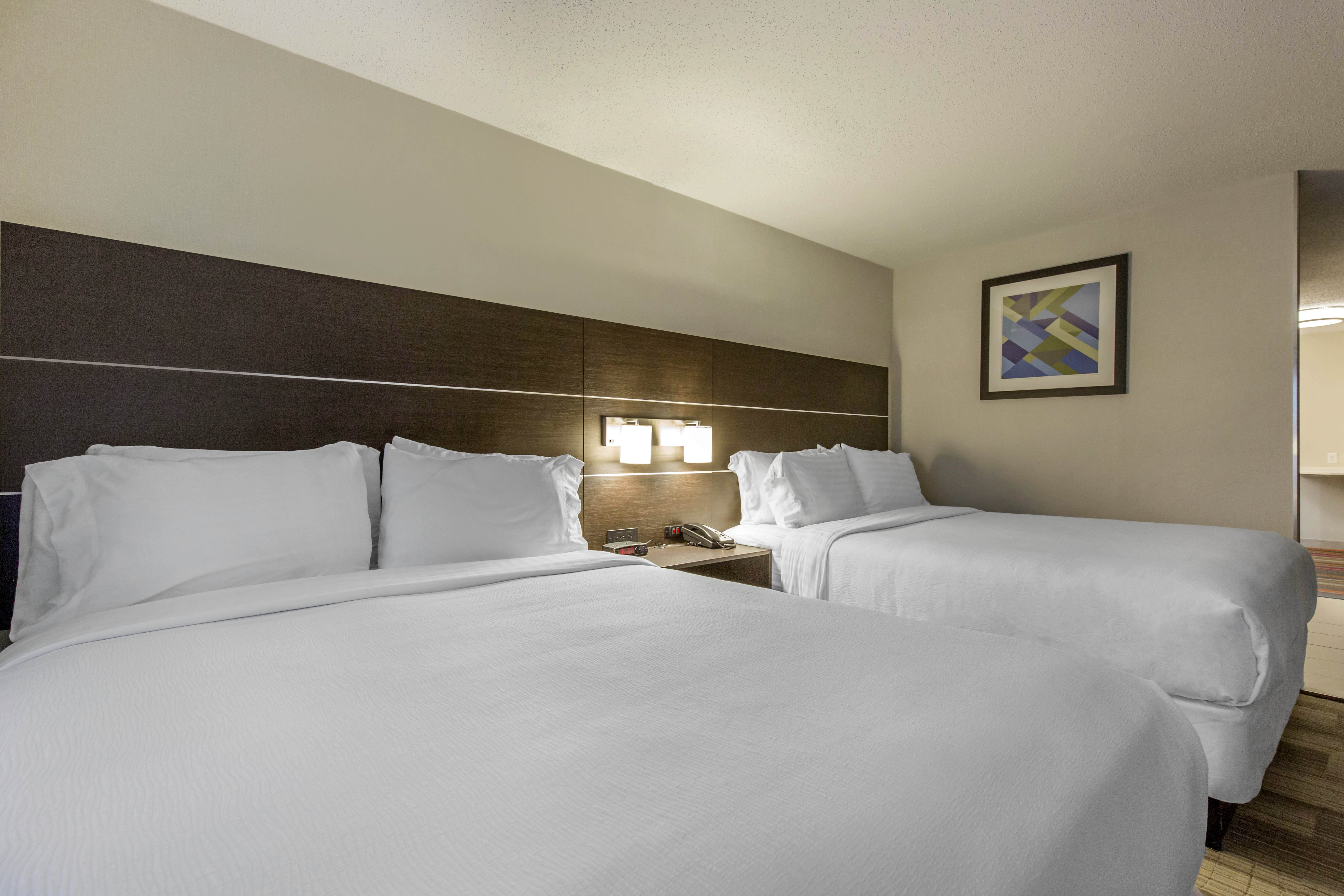 Holiday Inn Express and Suites Chicago West St Charles an IHG Hotel 27/72