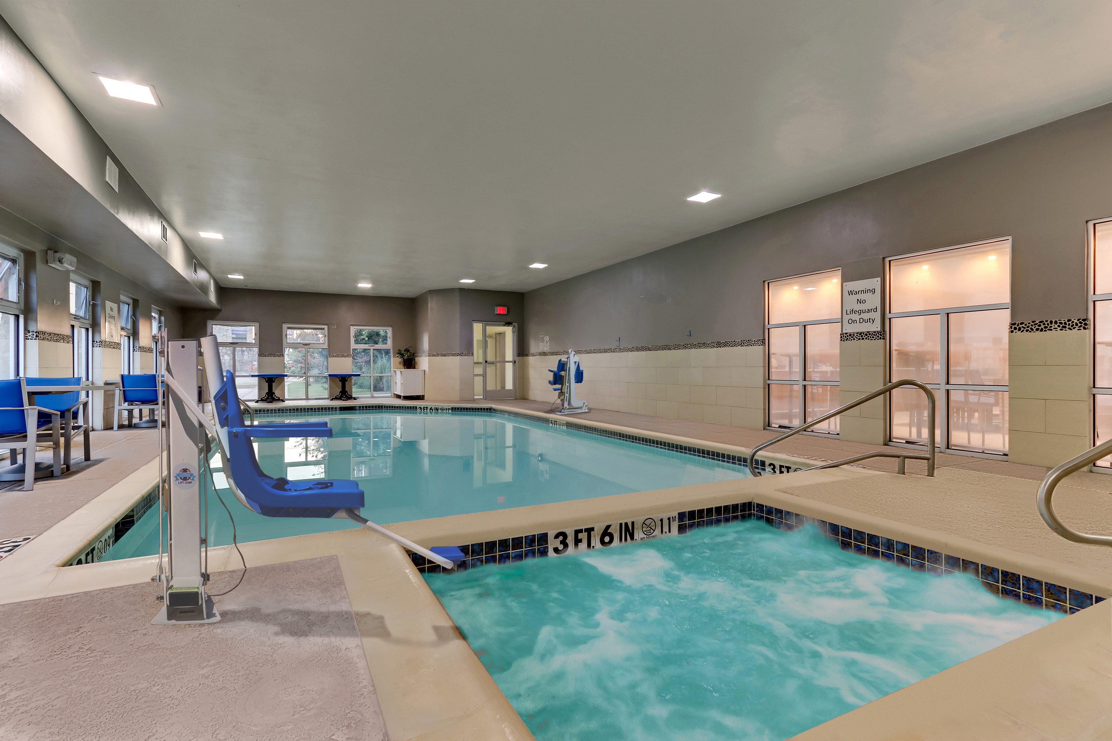 Holiday Inn Express Hotel & Suites Weatherford 35/57