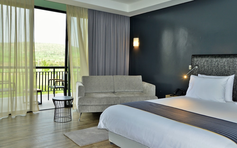Mantis Epic Hotel And Suites 21/63