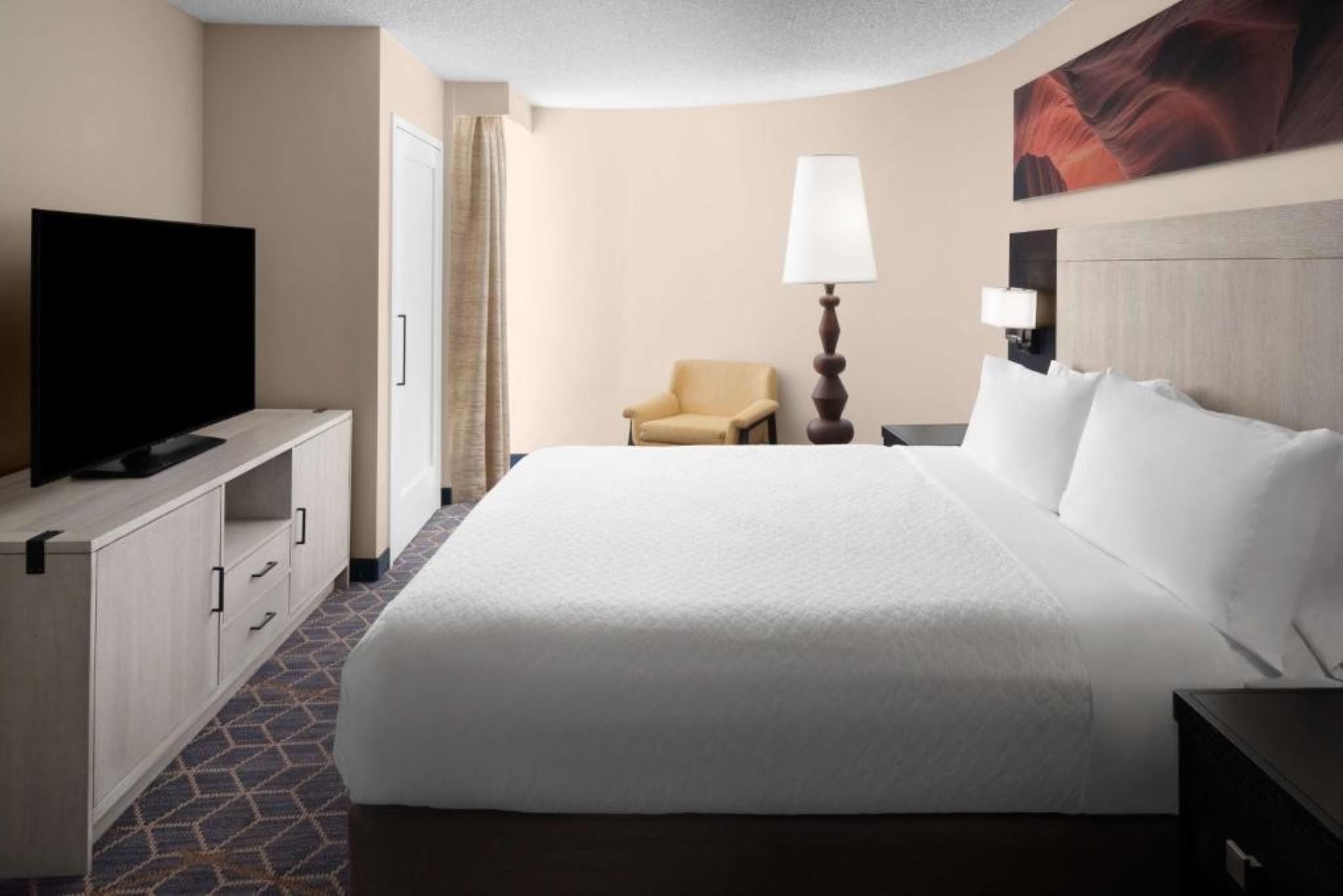 2 ROOMS, SUITE, KING BED, BALCONY OR PATIO